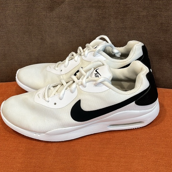 Nike Air Max Oketo White Black Sneakers size 8 - Picture 3 of 16